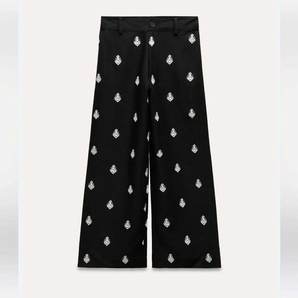 ZARA Cropped trousers with contrast embroidery - Picture 4 of 8